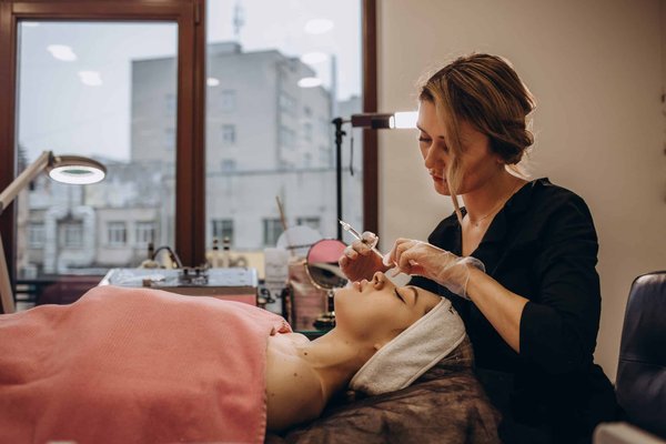 How Are Augmented Reality Maps Enhancing Outdoor Exploration and Navigation?