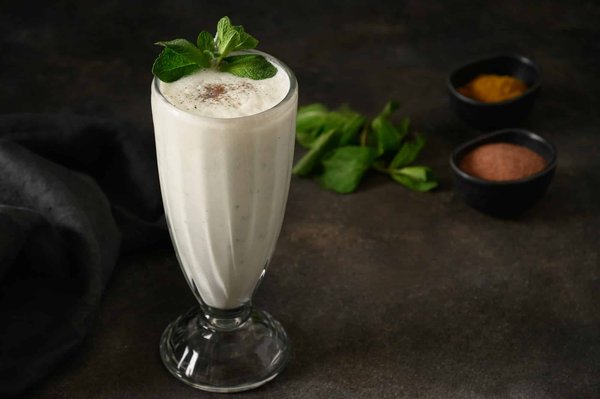 What's the Key to a Deliciously Creamy Mango Lassi with Cardamom?